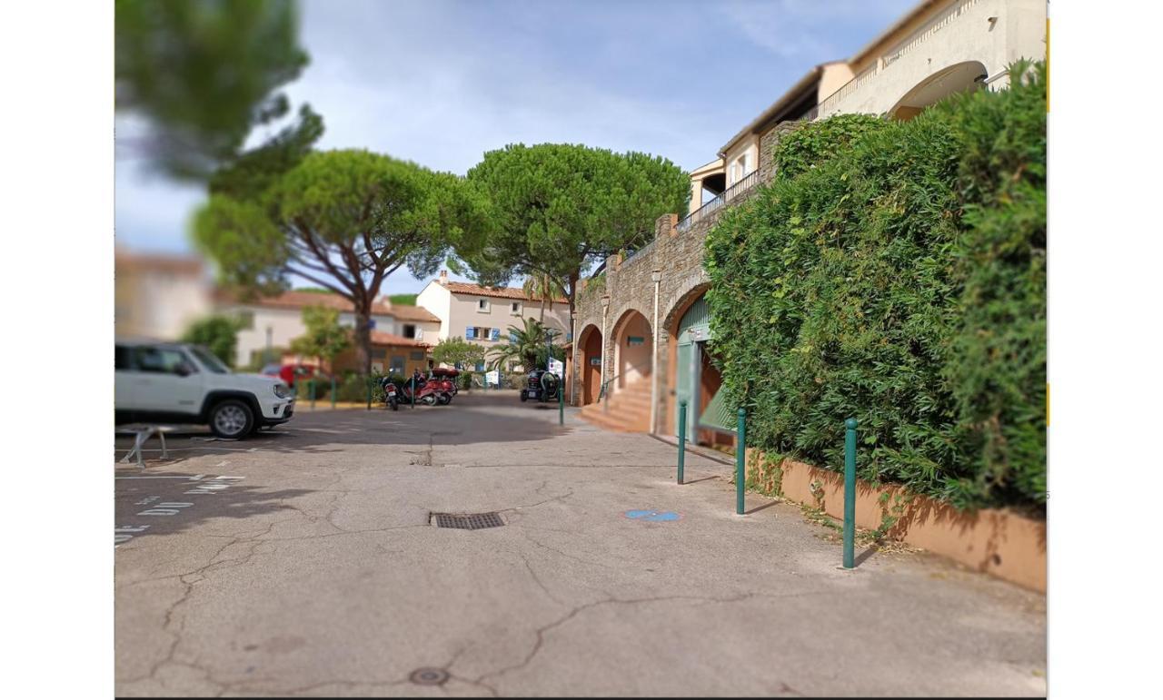 Port Cogolin, T2 calme dans belle résidence, piscine, proche St Tropez Esterno foto